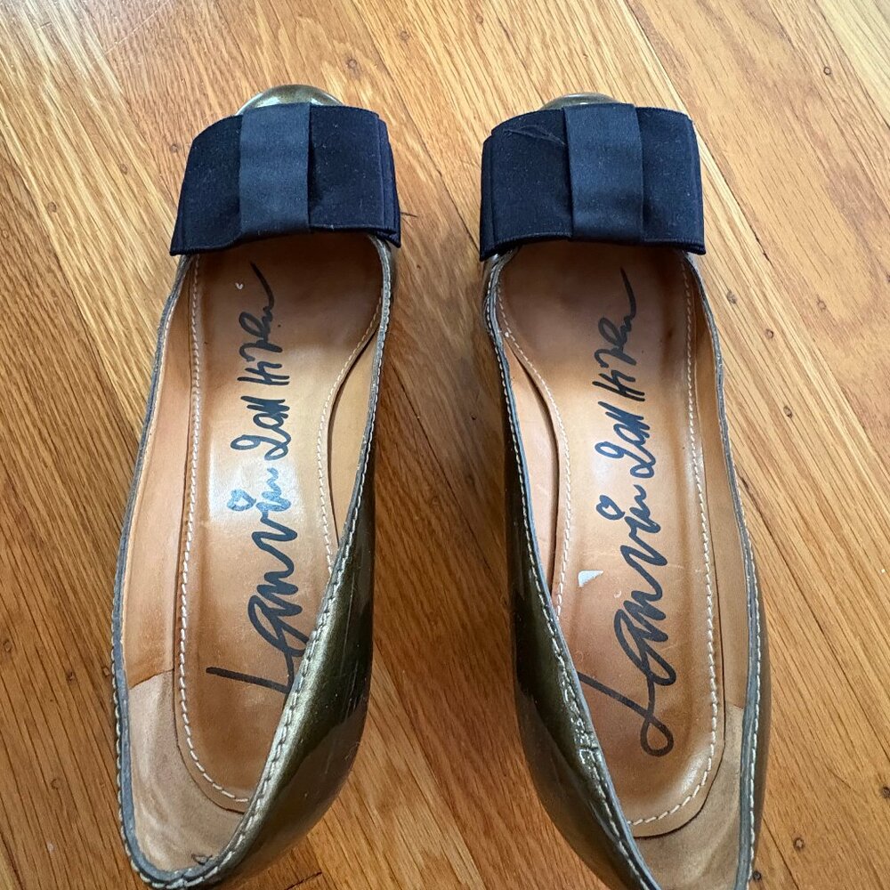 Lanvin Patent Leather Bow Pumps – Size 8.5 | Classic Designer Heels
